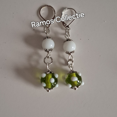 oorbellen Groen met Witte dots